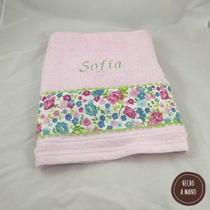 toalla-rosa-flores